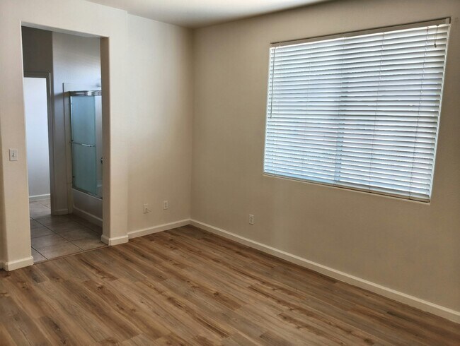 Building Photo - 5929 Tangerine Ave