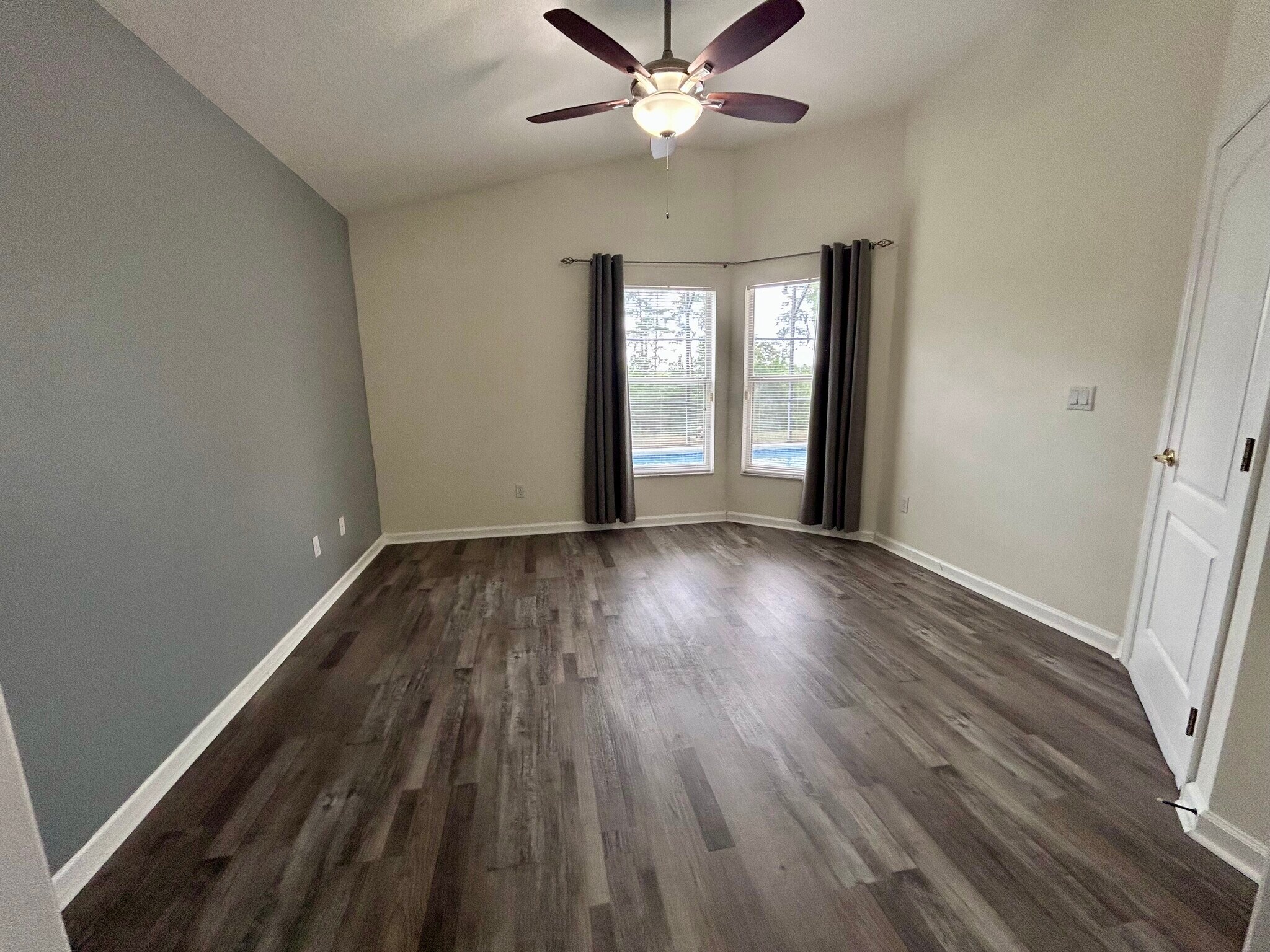 Building Photo - 15345 Markham Dr