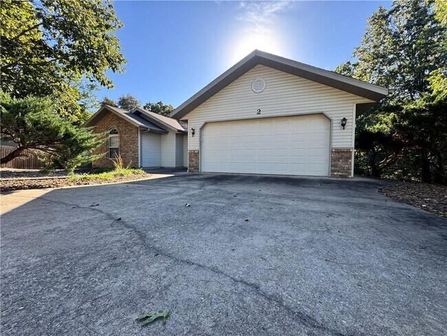 Building Photo - 2 Brittany Ln