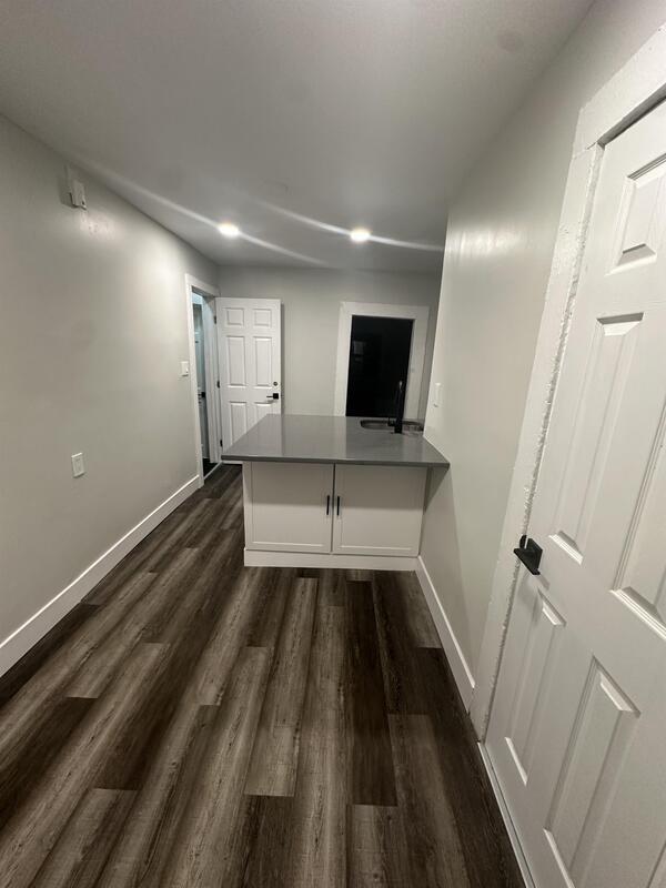 Building Photo - 526 S Tenth Ave