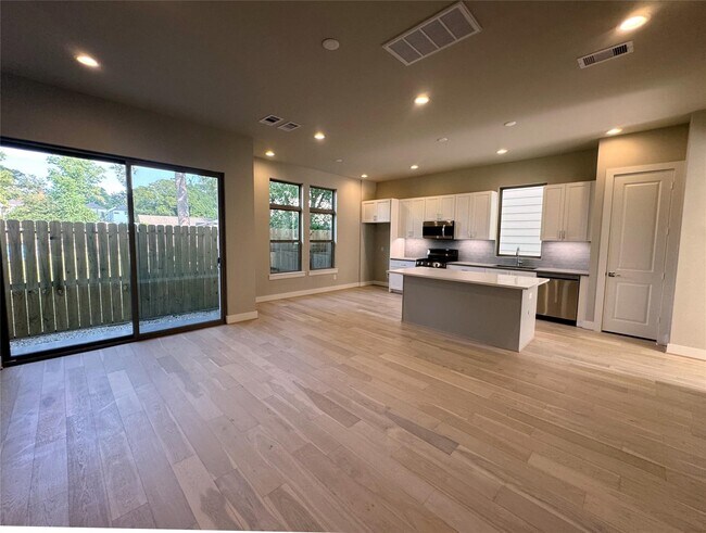 Building Photo - 540 Janisch Rd