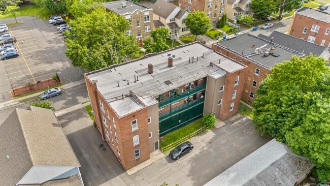 Building Photo - 36 School St