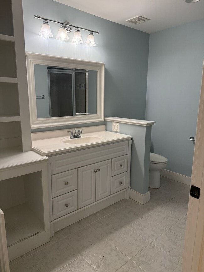 Building Photo - Private basement near UNC campus!