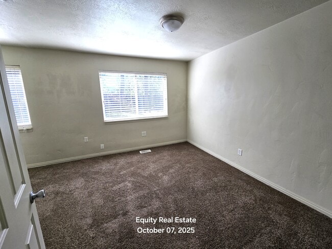 Building Photo - 2576 E Wren Rd