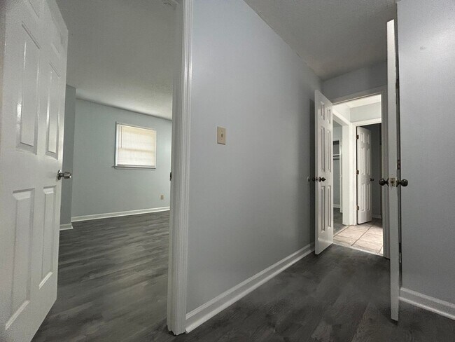 Building Photo - Spacious 3 bed 5 bath condo located in the...
