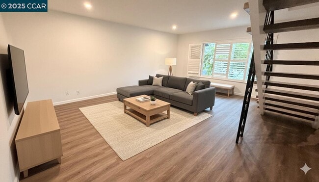 Building Photo - 913 Dartmouth Way