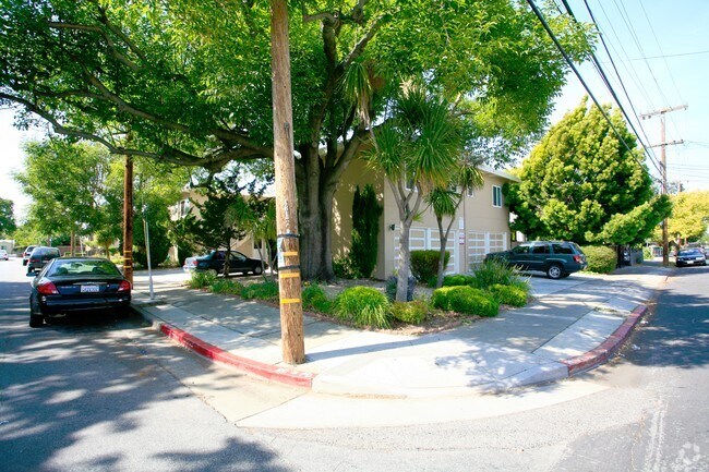 Building Photo - Clinton Apartments