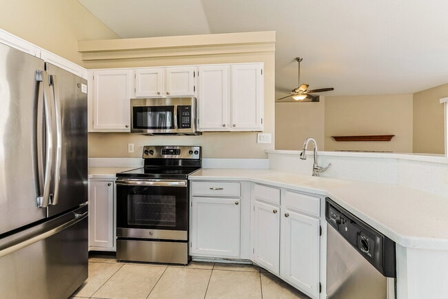 Building Photo - 8746 W McLellan Rd