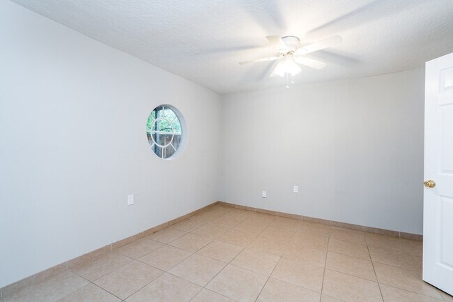 Building Photo - 200 Fannin St