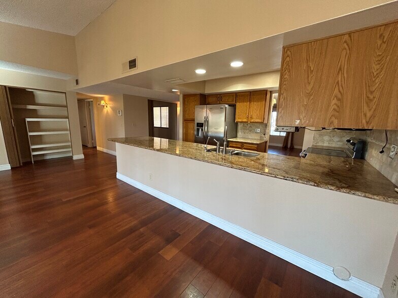 Building Photo - 12138 S Tomi Dr