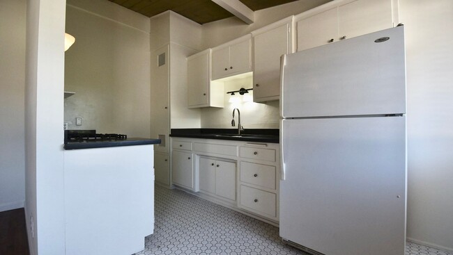 Building Photo - 121 W Arrellaga St