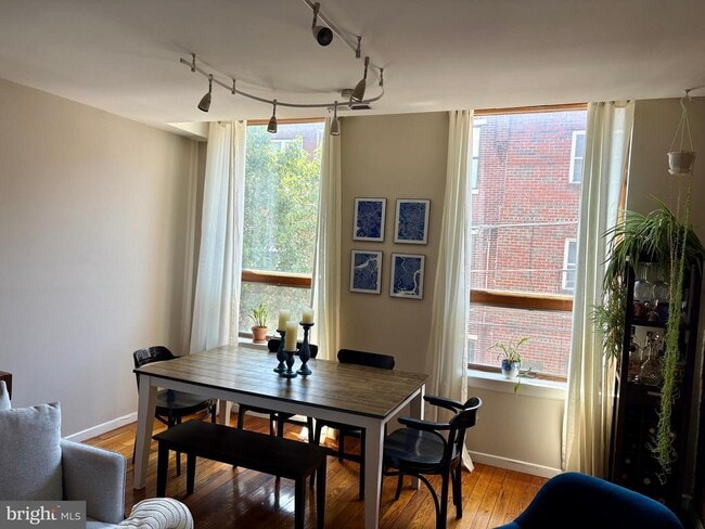 Building Photo - 725 Kater St