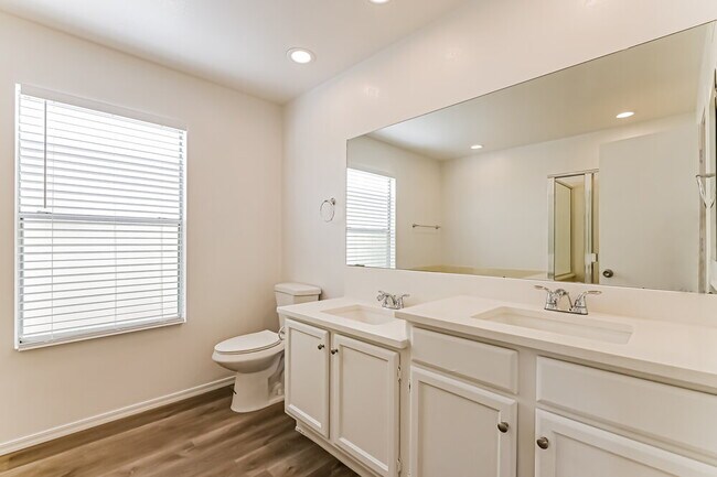 Building Photo - 3410 W Frankfurt Dr