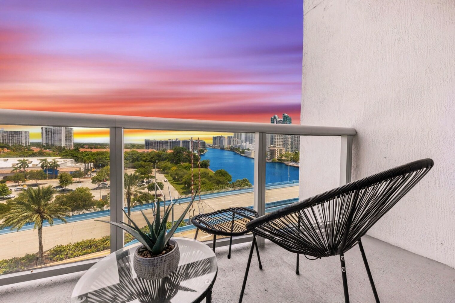 Building Photo - 2601 E Hallandale Beach Blvd