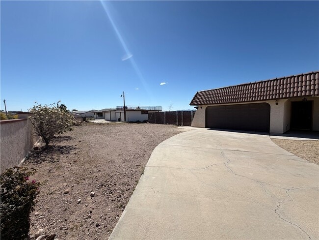 Building Photo - 883 Los Flores St