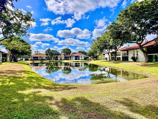 Building Photo - 10771 Palm Lake Ave