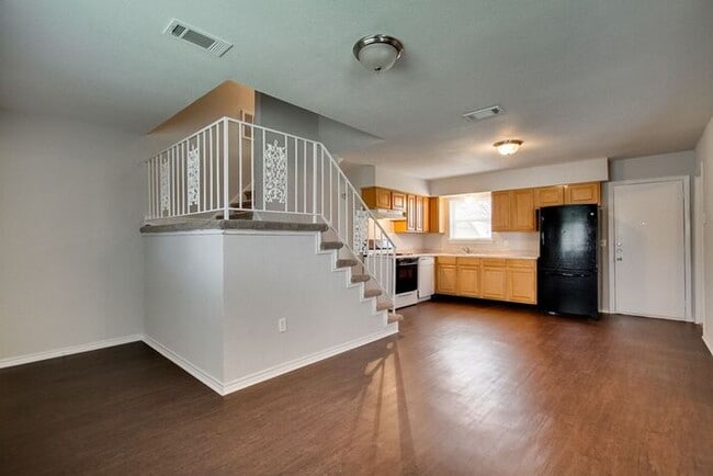 Building Photo - No Application Fees* $500 off 1st month re...