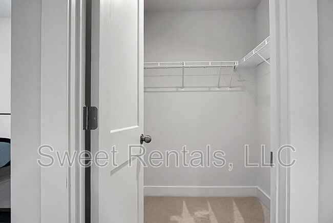 Building Photo - 4565 Mixson Ave