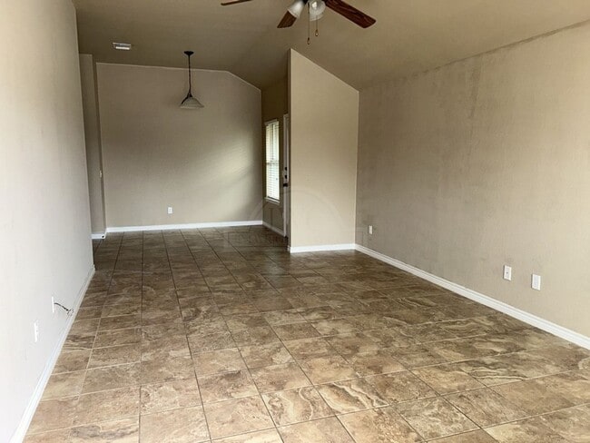 Building Photo - 504 Sladecek Dr