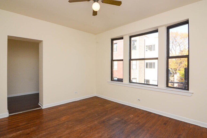 Building Photo - 3145 W Medill Ave