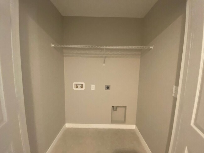 Building Photo - 3 Bedroom 2.5 Bath Townhouse in Davenport ...