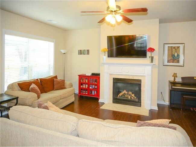 Building Photo - 5940 Weddington Dr