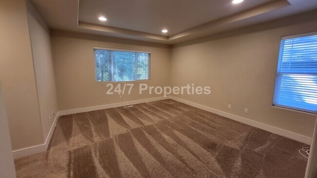 Building Photo - Picturesque 4BD | 2.5 BA - South Beaverton