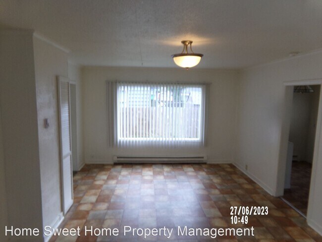 Building Photo - 3 br, 2 bath House - 715 E. First Street