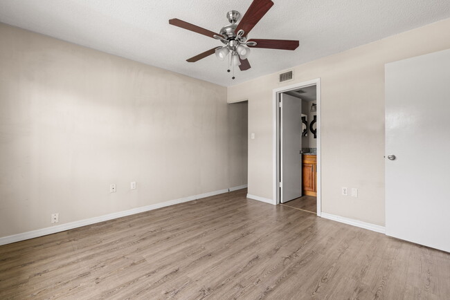 Building Photo - 5046 Terrace Palms Cir