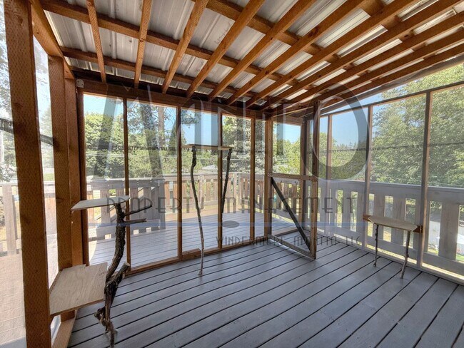 Building Photo - Spacious Dwight Merkel Home