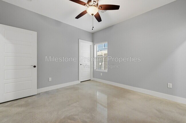 Building Photo - 1315 S 5th Ave