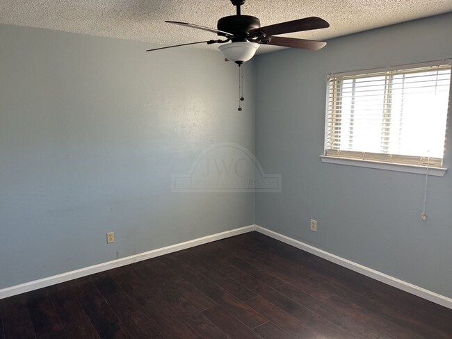 Building Photo - **2 weeks Free Rent***2310 Zinnia Court, K...