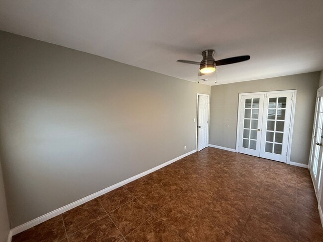 Building Photo - Huge 7 bed 3 bath house on Adobe (Lease ou...