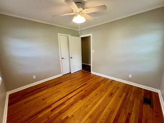 Building Photo - 3BR 1.5BA, All Brick Ranch Home *Fenced Backyard*