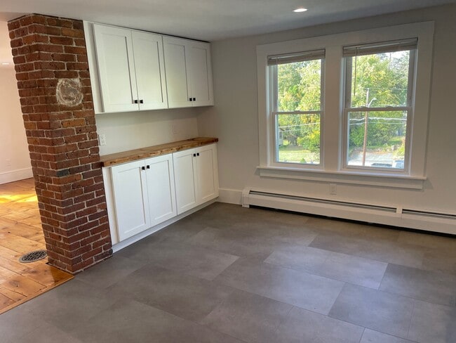 Building Photo - 13 Middle St