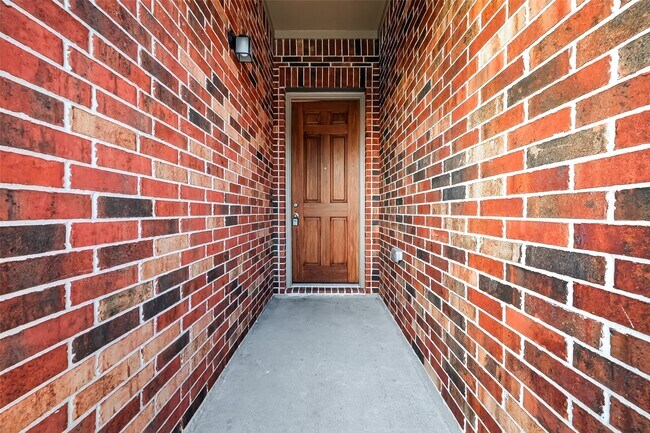 Building Photo - 5907 Osprey Dr