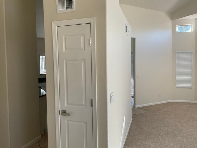 Building Photo - 4307 E South Fork Dr