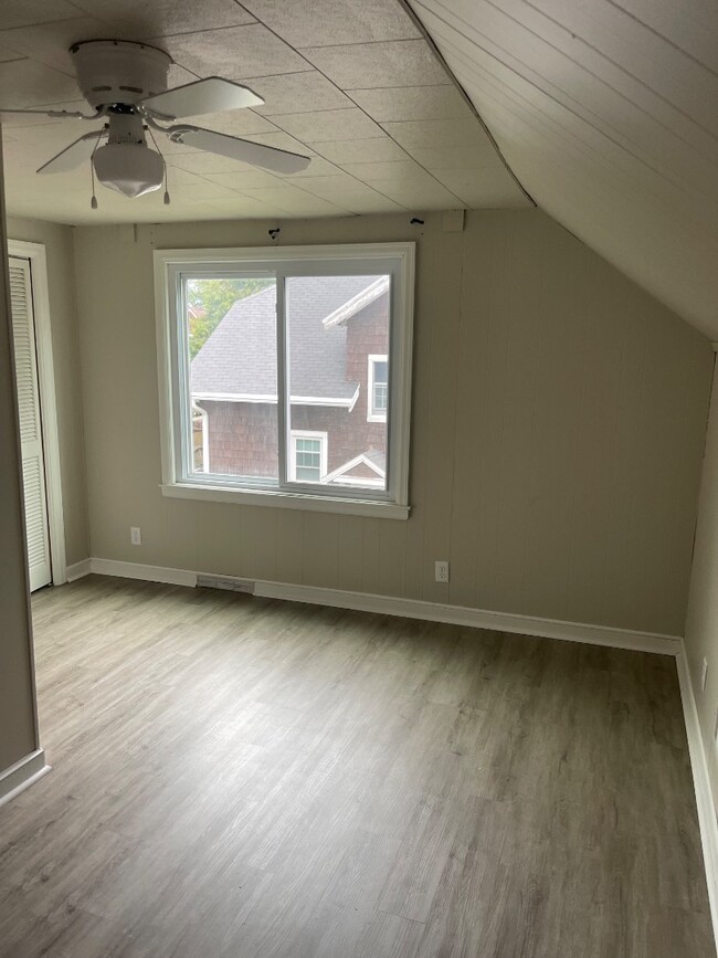 Building Photo - 813 Lincoln St