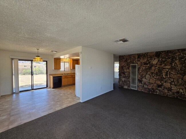 Building Photo - Coming Soon!!! 2 bedroom 1 bath