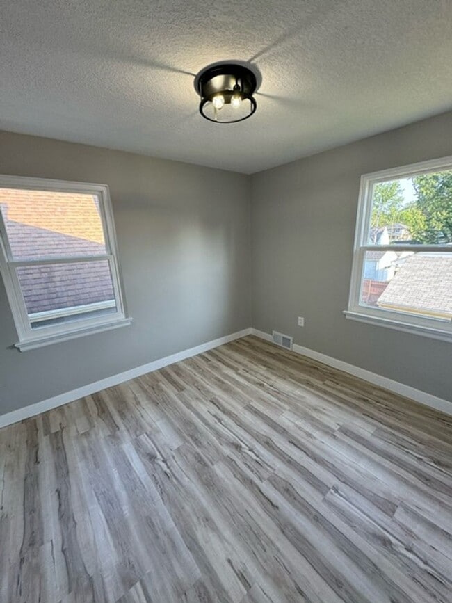 Building Photo - 2405 Carew St