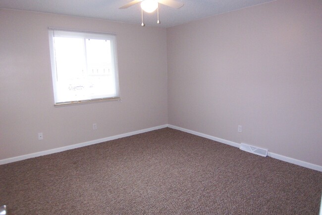 bedroom 2nd floor - 4720 Baylor Ct