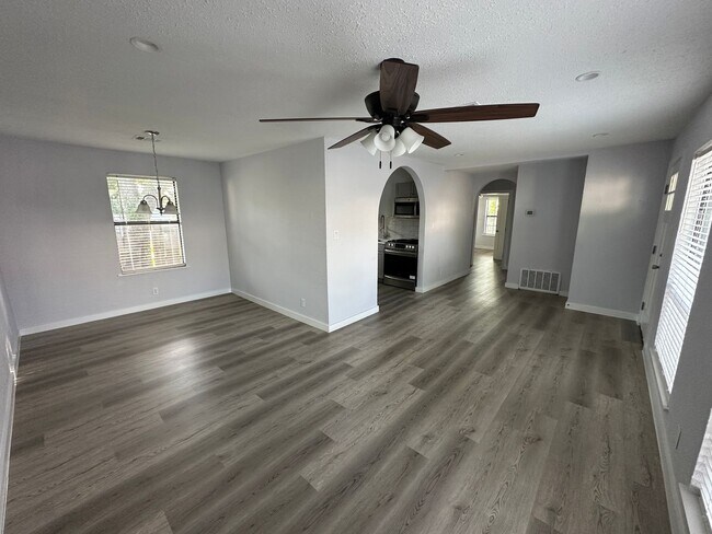 Building Photo - 4412 Gillis St