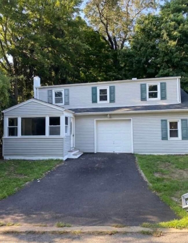 Building Photo - 34 Oak St