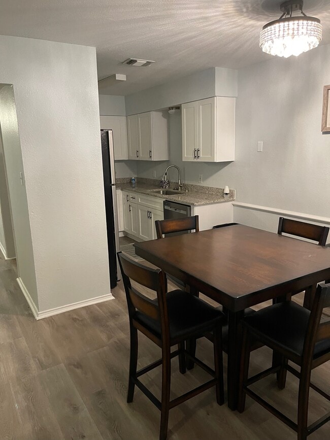 Building Photo - 1103 Airline Dr.