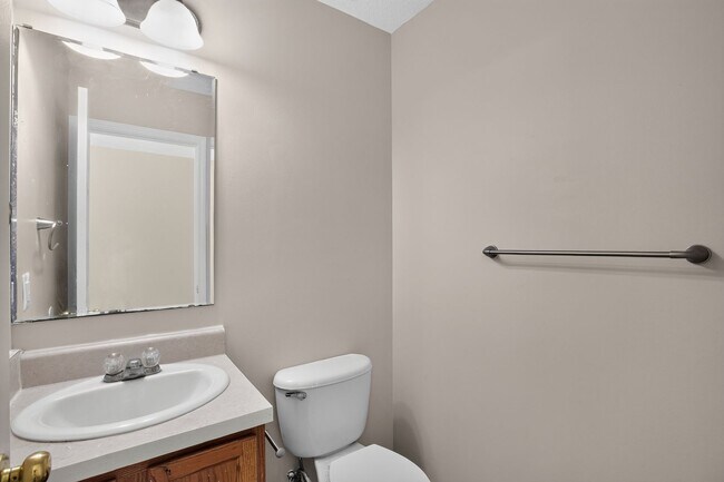 Building Photo - King George Townhouse Available