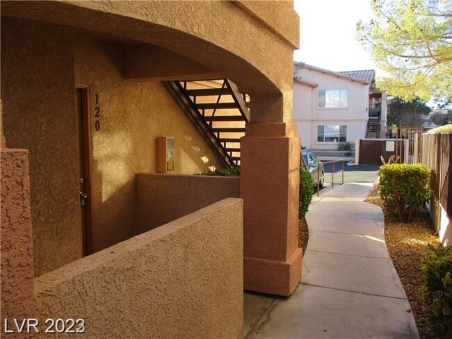 Building Photo - 350 S Durango Dr