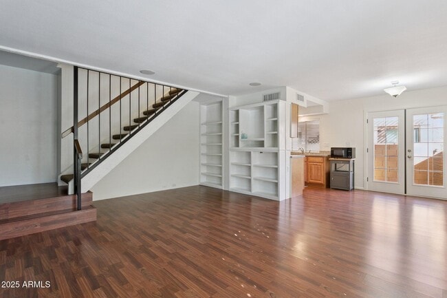 Building Photo - 10420 N 11th Pl