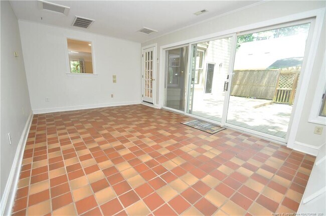 Building Photo - 6121 Chowning Ct
