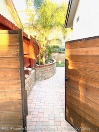Building Photo - 13550 Via Santa Maria