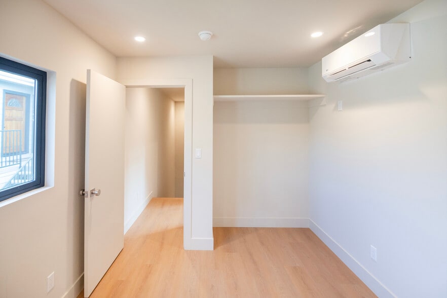 Building Photo - 4541 1/2 Melbourne Ave